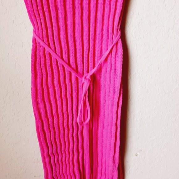 Rachel Roy pink stretchy sleeveless Vibrant Pink. Form fitting. Size medium. - Picture 12 of 12